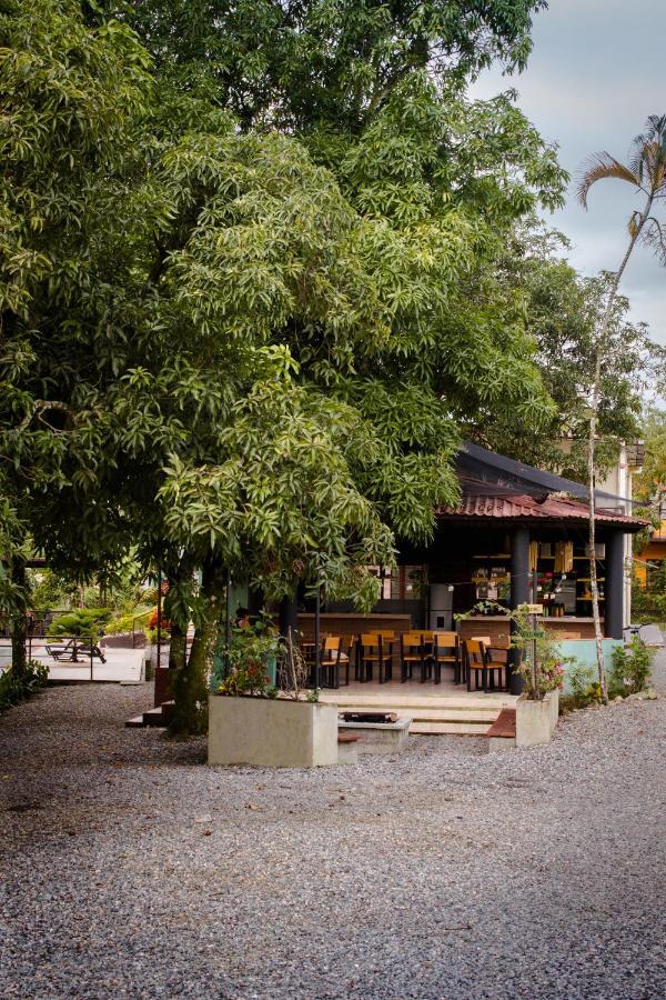 Nuevo Oeste Hotel Acacias Exterior photo